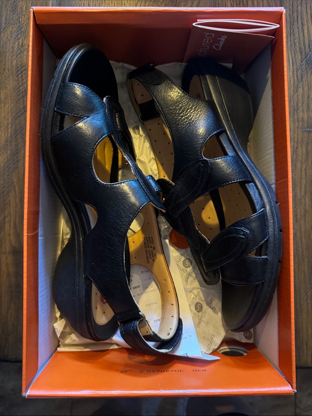 Clarks Black Leather Cutout Comfort Sandals UnHatch in black